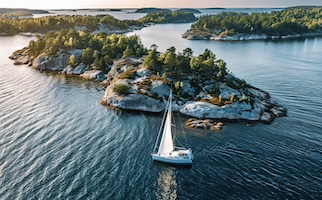 Segelbåt i Stockholms skärgård